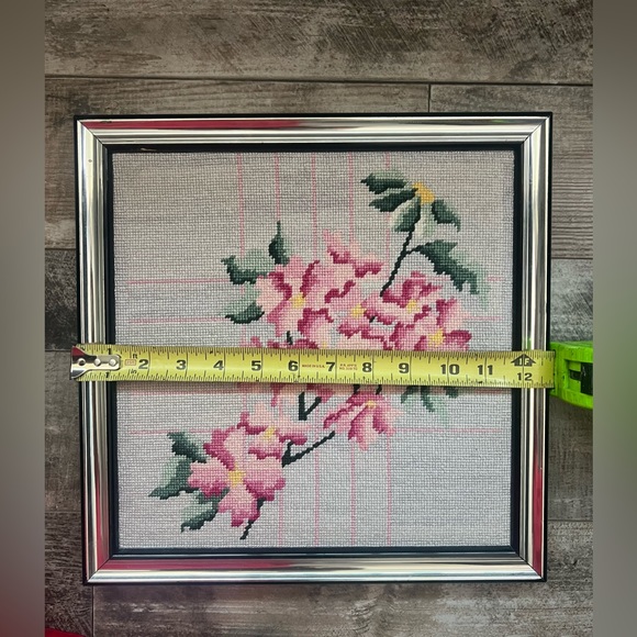 VTG floral needlepoint - Picture 3 of 5